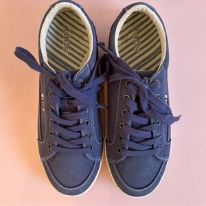 Taos Footwear Navy Canvas Lace-Up Sneakers